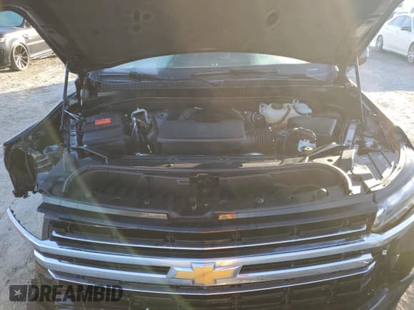 ✅ 2022 Chevrolet Suburban LT • VIN: 1GNSCCKDXNR318879 • Lot: 84946134. Wystawiony na Copart z przebiegiem 29 885 mil. Bezpłatny archiwum sprzedaży aukcyjnych z USA i szczegółowy raport historii pojazdu na DreamBid. Zdjęcie 12.