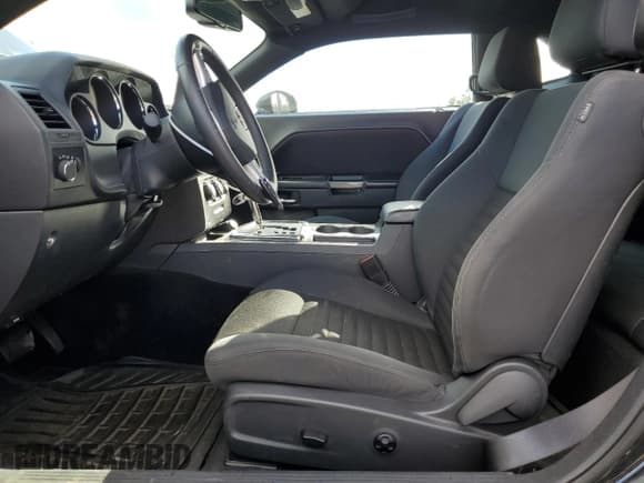 ✅ 2014 Dodge Challenger SXT • VIN: 2C3CDYAG2EH304448 • Lot: 76557494. Wystawiony na Copart z przebiegiem 153 271 mil. Bezpłatny archiwum sprzedaży aukcyjnych z USA i szczegółowy raport historii pojazdu na DreamBid. Zdjęcie 7.