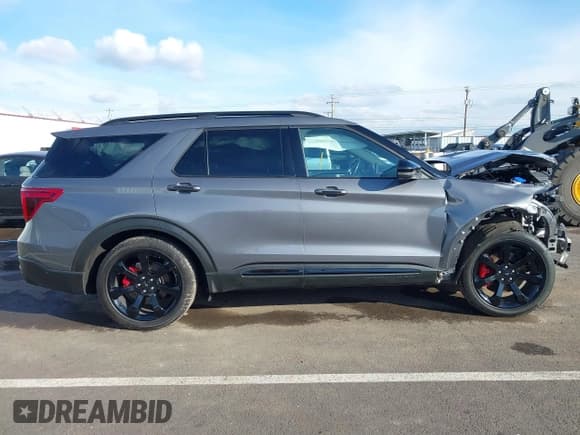 ✅ 2022 Ford Explorer ST • VIN: 1FM5K8GC3NGA17738 • Lot: 41546088. Wystawiony na IAAI z przebiegiem 54 636 mil. Bezpłatny archiwum sprzedaży aukcyjnych z USA i szczegółowy raport historii pojazdu na DreamBid. Zdjęcie 13.