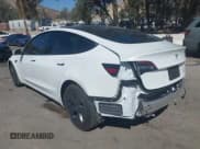 ✅ 2022 Tesla Model 3 Long Range • VIN: 5YJ3E1EB8NF212930 • Lot: 41658127. Wystawiony na IAAI z przebiegiem 43 773 mil. Bezpłatny archiwum sprzedaży aukcyjnych z USA i szczegółowy raport historii pojazdu na DreamBid. Zdjęcie 3.