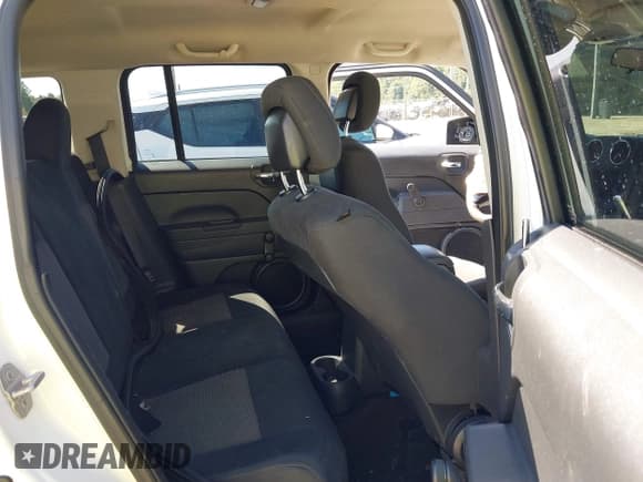 ✅ 2014 Jeep Patriot Sport • VIN: 1C4NJPBA5ED754609 • Lot: 43319560. Listed on IAAI with 228,812 mi. Free auction sales archive from the USA and detailed vehicle history report at DreamBid. Image 8.