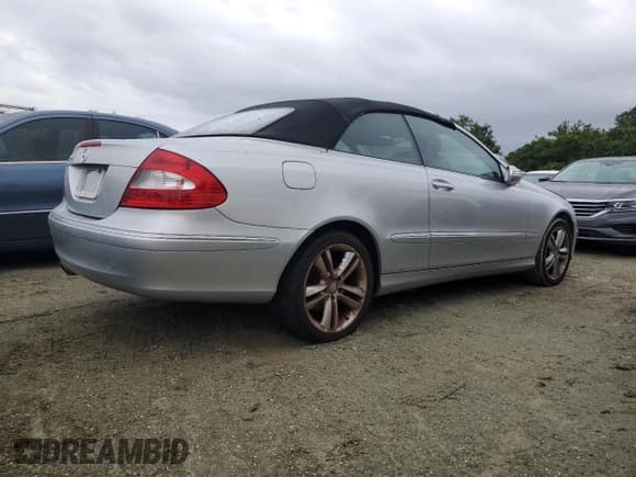 ✅ 2008 Mercedes-Benz CLK 350 • VIN: WDBTK56FX8F242463 • Lot: 74812154. Wystawiony na Copart z przebiegiem Nie podano. Bezpłatny archiwum sprzedaży aukcyjnych z USA i szczegółowy raport historii pojazdu na DreamBid. Zdjęcie 3.
