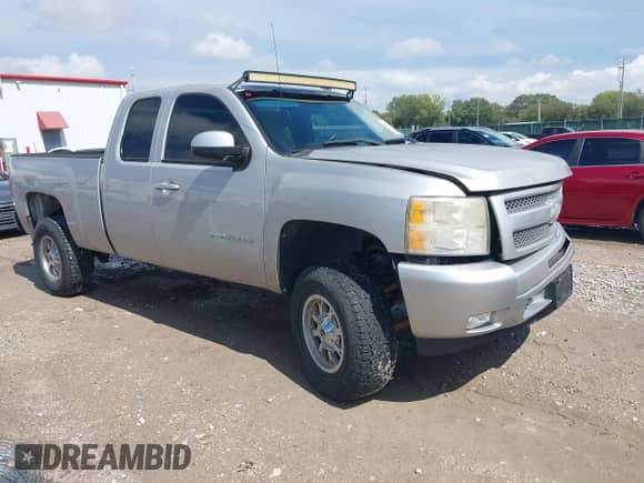 2010 Chevrolet Silverado 1500 LT с VIN 1GCSKSE33AZ173896, выставлен на аукционе IAAI как лот 43259193 с пробегом 143 529 миль миль и . История ставок и продаж доступна на DreamBid. Изображение 1.