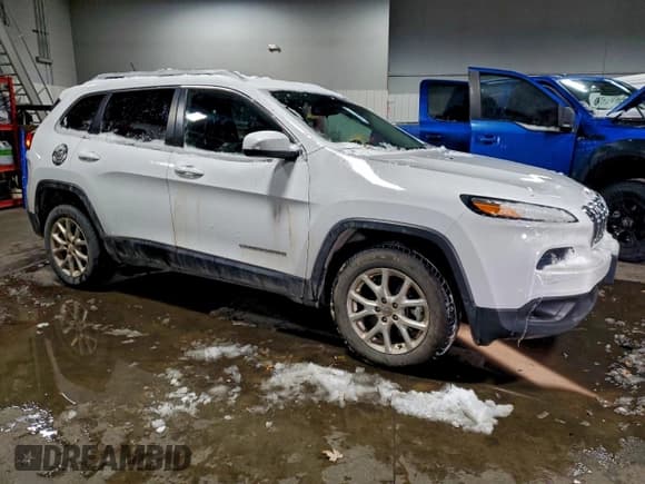 ✅ 2014 Jeep Cherokee Latitude • VIN: 1C4PJMCS9EW285429 • Lot: 95668785. Wystawiony na Copart z przebiegiem 186 104 mil. Bezpłatny archiwum sprzedaży aukcyjnych z USA i szczegółowy raport historii pojazdu na DreamBid. Zdjęcie 4.