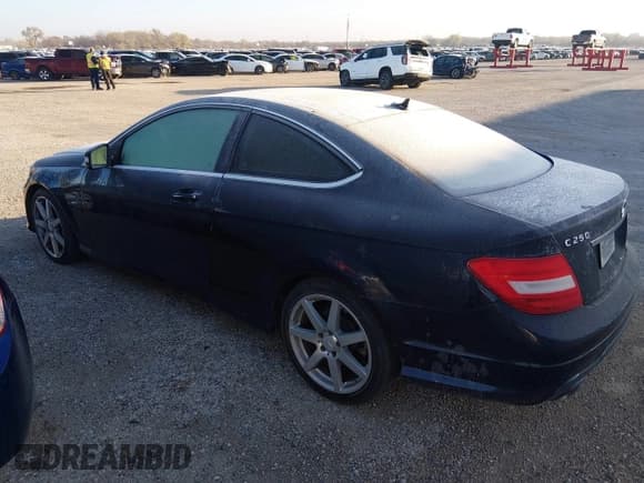 ✅ 2012 Mercedes-Benz C 250 • VIN: WDDGJ4HB1CF805053 • Лот: 43873762. Опубликован ранее на IAAI с пробегом 174 401 миль. Бесплатный доступ к архиву аукционных продаж из США и подробный отчёт об истории автомобиля на DreamBid. Изображение 3.