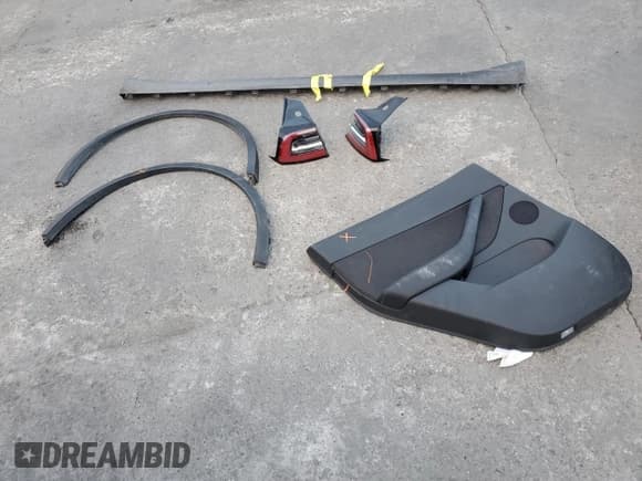 ✅ 2022 Tesla Model Y Long Range • VIN: 7SAYGDEE3NF360692 • Lot: 92936175. Wystawiony na Copart z przebiegiem 28 148 mil. Bezpłatny archiwum sprzedaży aukcyjnych z USA i szczegółowy raport historii pojazdu na DreamBid. Zdjęcie 12.