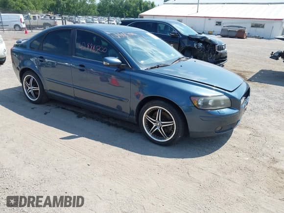 ✅ 2005 Volvo S40 • VIN: YV1MS682152076014 • Lot: 42888700. Listed on IAAI with 160,809 mi. Free auction sales archive from the USA and detailed vehicle history report at DreamBid. Image 1.