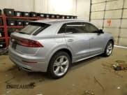 ✅ 2022 Audi Q8 Premium • VIN: WA1AVBF16ND019115 • Lot: 76989333. Wystawiony na Copart z przebiegiem 15 912 mil. Bezpłatny archiwum sprzedaży aukcyjnych z USA i szczegółowy raport historii pojazdu na DreamBid. Zdjęcie 3.