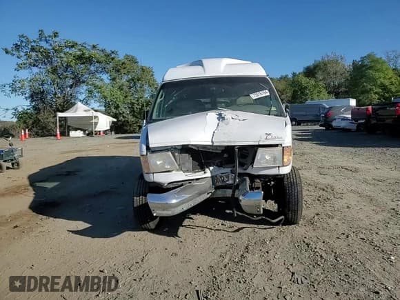 ✅ 2000 Ford Econoline Cargo Recreational • VIN: 1FDPE24L9YHB85447 • Lot: 75016164. Wystawiony na Copart z przebiegiem 100 739 mil. Bezpłatny archiwum sprzedaży aukcyjnych z USA i szczegółowy raport historii pojazdu na DreamBid. Zdjęcie 11.