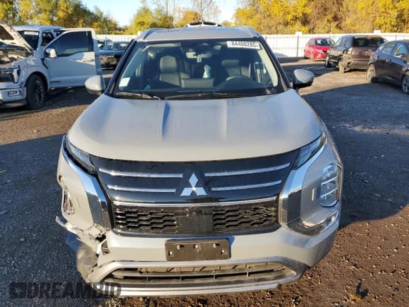 ✅ 2025 Mitsubishi Outlander SE • VIN: JA4J4VA82SZ616608 • Lot: 84400285. Wystawiony na Copart z przebiegiem 5 219 mil. Bezpłatny archiwum sprzedaży aukcyjnych z USA i szczegółowy raport historii pojazdu na DreamBid. Zdjęcie 5.
