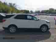 2020 Chevrolet Equinox LT z VIN 3GNAXJEV4LS727608, wystawiony jako IAAI lot #43434353 z przebiegiem 5 811 mil mil oraz . Historia ofert i sprzedaży dostępna na DreamBid. Obrazek 14.