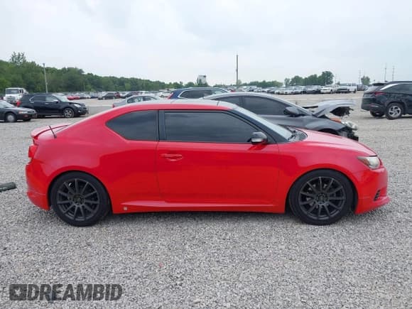✅ 2013 Scion tC • VIN: JTKJF5C72D3049576 • Lot: 42872127. Wystawiony na IAAI z przebiegiem 123 631 mil. Bezpłatny archiwum sprzedaży aukcyjnych z USA i szczegółowy raport historii pojazdu na DreamBid. Zdjęcie 13.