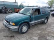 ✅ 1997 GMC Jimmy SLS • VIN: 1GKDT13W8V2519716 • Лот: 42019824. Опубликован ранее на IAAI с пробегом Не указан. Бесплатный доступ к архиву аукционных продаж из США и подробный отчёт об истории автомобиля на DreamBid. Изображение 2.
