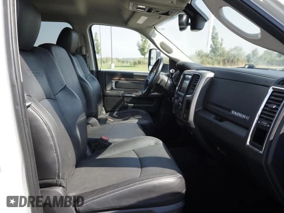 ✅ 2017 Ram 2500 • VIN: 3C6UR5KJ3HG676158 • Lot: 83428014. Wystawiony na Copart z przebiegiem 102 336 mil. Bezpłatny archiwum sprzedaży aukcyjnych z USA i szczegółowy raport historii pojazdu na DreamBid. Zdjęcie 5.