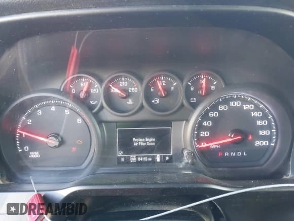 ✅ 2020 Chevrolet Silverado 1500 Custom • VIN: 1GCPYBEH6LZ156898 • Lot: 43333093. Wystawiony na IAAI z przebiegiem 64 115 mil. Bezpłatny archiwum sprzedaży aukcyjnych z USA i szczegółowy raport historii pojazdu na DreamBid. Zdjęcie 7.