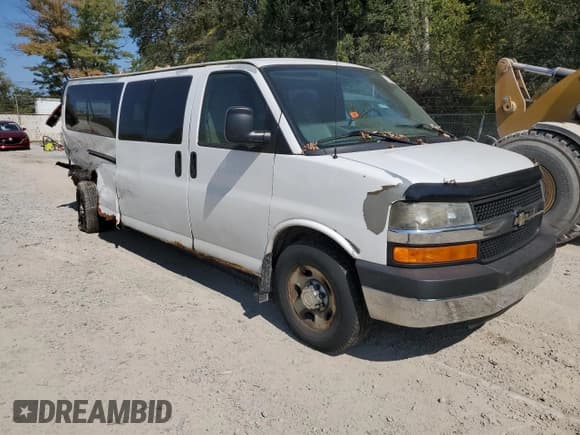 ✅ 2010 Chevrolet Express Passenger LT • VIN: 1GA2G1DGXA1120734 • Lot: 80708515. Wystawiony na Copart z przebiegiem 253 137 mil. Bezpłatny archiwum sprzedaży aukcyjnych z USA i szczegółowy raport historii pojazdu na DreamBid. Zdjęcie 4.