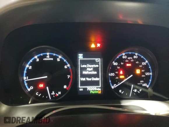 ✅ 2017 Toyota RAV4 XLE • VIN: JTMRFREV8HD208842 • Lot: 92394095. Listed on Copart with 70,209 mi. Free auction sales archive from the USA and detailed vehicle history report at DreamBid. Image 9.