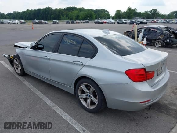 ✅ 2014 BMW 3 Series 320i • VIN: WBA3B1G50ENN90626 • Лот: 42871581. Опубликован ранее на IAAI с пробегом 182 455 миль. Бесплатный доступ к архиву аукционных продаж из США и подробный отчёт об истории автомобиля на DreamBid. Изображение 3.