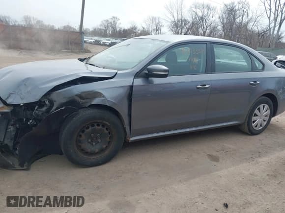 ✅ 2013 Volkswagen Passat S • VIN: 1VWAP7A35DC013006 • Lot: 42033599. Listed on IAAI with 152,453 mi. Free auction sales archive from the USA and detailed vehicle history report at DreamBid. Image 14.