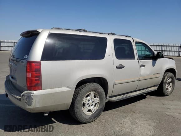 ✅ 2007 Chevrolet Suburban LT • VIN: 1GNFC16037J303073 • Lot: 73184914. Wystawiony na Copart z przebiegiem 251 887 mil. Bezpłatny archiwum sprzedaży aukcyjnych z USA i szczegółowy raport historii pojazdu na DreamBid. Zdjęcie 3.