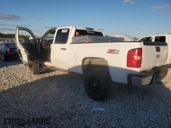 ✅ 2007 Chevrolet Silverado 2500HD 1LT • VIN: 1GCHK23K97F507492 • Лот: 82319905. Опубликован ранее на Copart с пробегом Не указан. Бесплатный доступ к архиву аукционных продаж из США и подробный отчёт об истории автомобиля на DreamBid. Изображение 2.