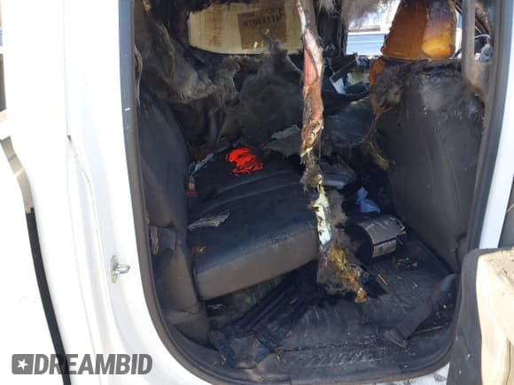 ✅ 2019 Chevrolet Silverado 1500 Work Truck • VIN: 3GCPWAEH5KG194797 • Lot: 41214070. Wystawiony na IAAI z przebiegiem Nie podano. Bezpłatny archiwum sprzedaży aukcyjnych z USA i szczegółowy raport historii pojazdu na DreamBid. Zdjęcie 8.