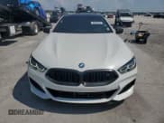 ✅ 2023 BMW 8 Series M850i • VIN: WBAGV8C01PCL69188 • Lot: 80864525. Wystawiony na Copart z przebiegiem 17 062 mil. Bezpłatny archiwum sprzedaży aukcyjnych z USA i szczegółowy raport historii pojazdu na DreamBid. Zdjęcie 5.