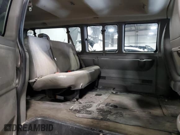 ✅ 2010 Chevrolet Express Passenger LT • VIN: 1GA2G1DG7A1170734 • Lot: 61445855. Wystawiony na Copart z przebiegiem 122 135 mil. Bezpłatny archiwum sprzedaży aukcyjnych z USA i szczegółowy raport historii pojazdu na DreamBid. Zdjęcie 11.