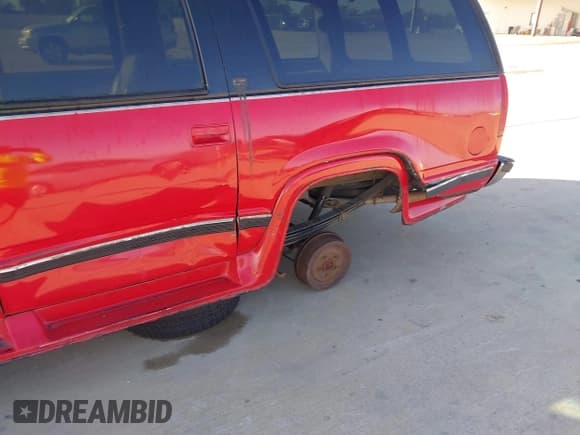 ✅ 1999 Chevrolet Suburban • VIN: 3GNEC16R4XG137836 • Лот: 43536528. Опубликован ранее на IAAI с пробегом 258 648 миль. Бесплатный доступ к архиву аукционных продаж из США и подробный отчёт об истории автомобиля на DreamBid. Изображение 6.