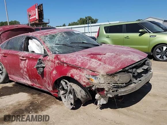 ✅ 2018 Honda Accord Sport • VIN: 1HGCV1F35JA160135 • Lot: 84441655. Wystawiony na Copart z przebiegiem Nie podano. Bezpłatny archiwum sprzedaży aukcyjnych z USA i szczegółowy raport historii pojazdu na DreamBid. Zdjęcie 13.