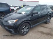 ✅ 2017 Toyota RAV4 LE • VIN: 2T3BFREV3HW629842 • Lot: 42134839. Wystawiony na IAAI z przebiegiem 90 062 mil. Bezpłatny archiwum sprzedaży aukcyjnych z USA i szczegółowy raport historii pojazdu na DreamBid. Zdjęcie 17.