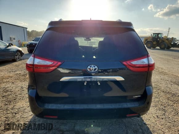 ✅ 2019 Toyota Sienna Limited • VIN: 5TDYZ3DC4KS982968 • Лот: 92848575. Опубликован ранее на Copart с пробегом 203 938 миль. Бесплатный доступ к архиву аукционных продаж из США и подробный отчёт об истории автомобиля на DreamBid. Изображение 6.