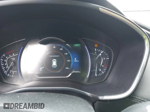 ✅ 2020 Hyundai Santa Fe Limited • VIN: 5NMS53AD6LH286356 • Lot: 42633381. Wystawiony na IAAI z przebiegiem 70 929 mil. Bezpłatny archiwum sprzedaży aukcyjnych z USA i szczegółowy raport historii pojazdu na DreamBid. Zdjęcie 7.