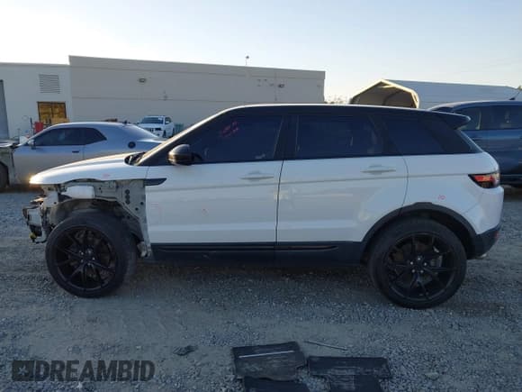 ✅ 2017 Land Rover Range Rover Evoque SE • VIN: SALVP2BG1HH209423 • Lot: 43694948. Listed on IAAI with 102,395 mi. Free auction sales archive from the USA and detailed vehicle history report at DreamBid. Image 15.