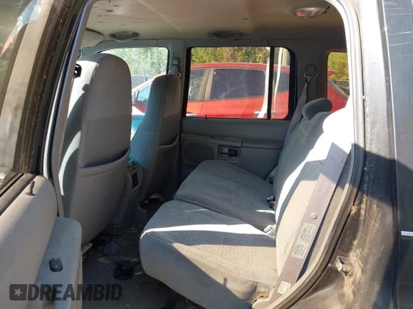 ✅ 1997 Ford Explorer XL • VIN: 1FMDU34E1VZA94160 • Lot: 43251651. Wystawiony na IAAI z przebiegiem 192 394 mil. Bezpłatny archiwum sprzedaży aukcyjnych z USA i szczegółowy raport historii pojazdu na DreamBid. Zdjęcie 8.