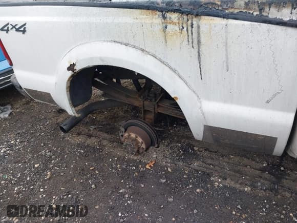 ✅ 2003 Ford F-350 XL • VIN: 1FTSX31PX3EC03518 • Lot: 43732529. Wystawiony na IAAI z przebiegiem 164 746 mil. Bezpłatny archiwum sprzedaży aukcyjnych z USA i szczegółowy raport historii pojazdu na DreamBid. Zdjęcie 13.