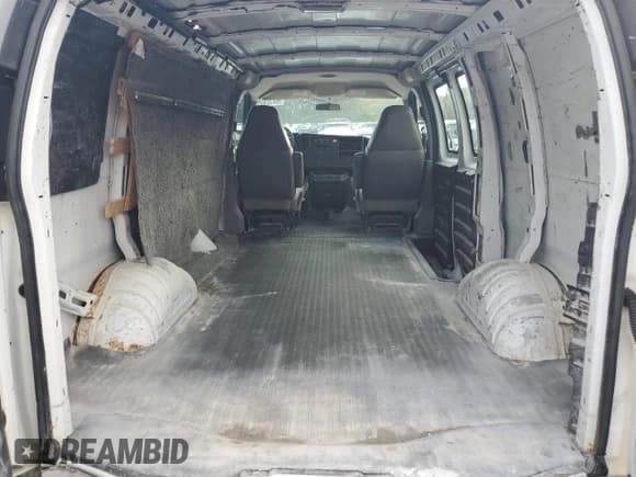 ✅ 2008 Chevrolet Express Cargo • VIN: 1GCGG25C981154995 • Lot: 86435365. Listed on Copart with 237,001 mi. Free auction sales archive from the USA and detailed vehicle history report at DreamBid. Image 10.