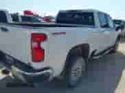 2020 Chevrolet Silverado 2500HD LT z VIN 1GC1YNEY7LF301858, wystawiony jako IAAI lot #42650174 z przebiegiem 107 523 mil mil oraz . Historia ofert i sprzedaży dostępna na DreamBid. Obrazek 6.