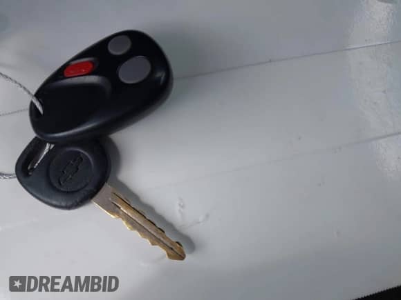 2004 Chevrolet Silverado 1500 z VIN 1GCEC14T74Z219580, wystawiony jako IAAI lot #42222937 z przebiegiem 125 770 mil mil oraz . Historia ofert i sprzedaży dostępna na DreamBid. Obrazek 11.