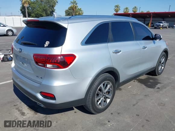 ✅ 2019 Kia Sorento EX Sport • VIN: 5XYPHDA50KG499145 • Lot: 42754587. Wystawiony na IAAI z przebiegiem 122 186 mil. Bezpłatny archiwum sprzedaży aukcyjnych z USA i szczegółowy raport historii pojazdu na DreamBid. Zdjęcie 4.