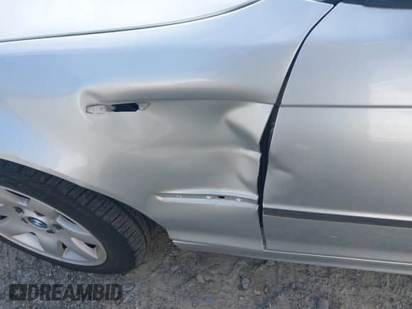 ✅ 2004 BMW 3 Series 325i • VIN: WBAET37494NJ95447 • Lot: 42350519. Listed on IAAI with 220,829 mi. Free auction sales archive from the USA and detailed vehicle history report at DreamBid. Image 6.