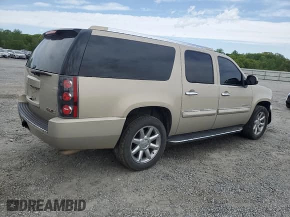 ✅ 2008 GMC Yukon XL • VIN: 1GKFC66858J250345 • Lot: 52956125. Listed on Copart with 217,560 mi. Free auction sales archive from the USA and detailed vehicle history report at DreamBid. Image 3.