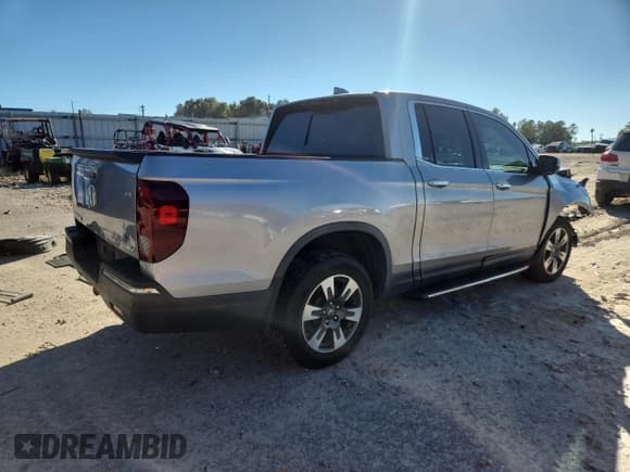 ✅ 2017 Honda Ridgeline RTL-E • VIN: 5FPYK3F7XHB002068 • Lot: 86855495. Listed on Copart with 136,567 mi. Free auction sales archive from the USA and detailed vehicle history report at DreamBid. Image 3.
