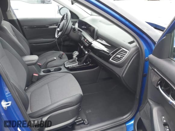 ✅ 2024 Kia Seltos X-Line • VIN: KNDEUCA78R7562224 • Lot: 43289779. Listed on IAAI with 25,405 mi. Free auction sales archive from the USA and detailed vehicle history report at DreamBid. Image 5.