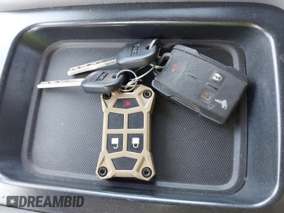 ✅ 2017 GMC Sierra 1500 • VIN: 1GTV2LEC4HZ104499 • Лот: 43102560. Опубликован ранее на IAAI с пробегом 91 680 миль. Бесплатный доступ к архиву аукционных продаж из США и подробный отчёт об истории автомобиля на DreamBid. Изображение 11.