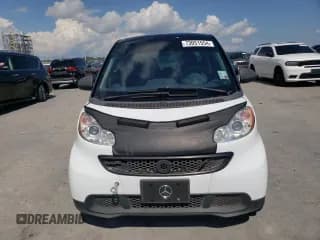 ✅ 2015 Smart fortwo Passion • VIN: WMEEJ3BAXFK820031 • Lot: 73051554. Wystawiony na Copart z przebiegiem Nie podano. Bezpłatny archiwum sprzedaży aukcyjnych z USA i szczegółowy raport historii pojazdu na DreamBid. Zdjęcie 5.