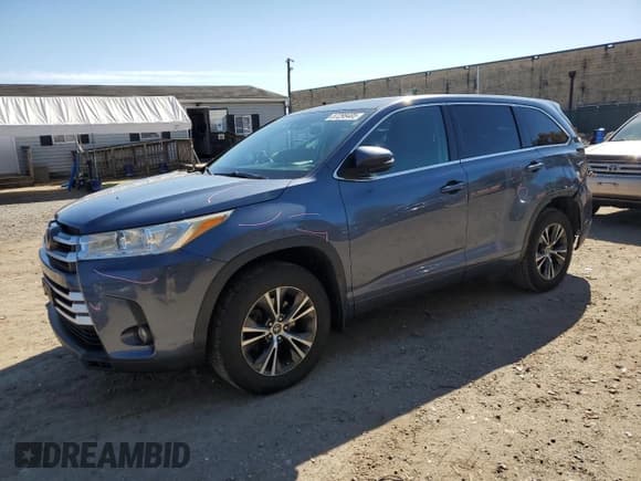 ✅ 2018 Toyota Highlander LE • VIN: 5TDBZRFH3JS826288 • Лот: 87298405. Опубликован ранее на Copart с пробегом 65 467 миль. Бесплатный доступ к архиву аукционных продаж из США и подробный отчёт об истории автомобиля на DreamBid. Изображение 1.