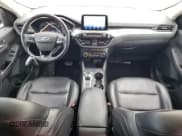 ✅ 2021 Ford Escape SEL • VIN: 1FMCU9H66MUA70630 • Lot: 70355035. Wystawiony na Copart z przebiegiem 111 999 mil. Bezpłatny archiwum sprzedaży aukcyjnych z USA i szczegółowy raport historii pojazdu na DreamBid. Zdjęcie 8.