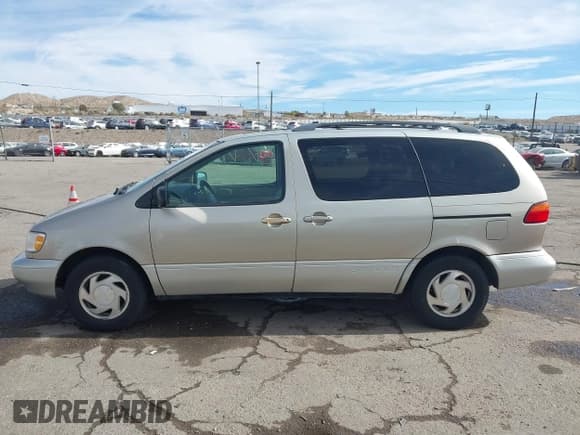 ✅ 2000 Toyota Sienna LE • VIN: 4T3ZF13C2YU206090 • Lot: 43654135. Listed on IAAI with 262,195 mi. Free auction sales archive from the USA and detailed vehicle history report at DreamBid. Image 14.