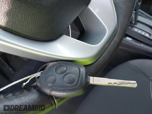 ✅ 2014 Ford Fiesta SE • VIN: 3FADP4EJ4EM189977 • Lot: 43384977. Wystawiony na IAAI z przebiegiem 137 690 mil. Bezpłatny archiwum sprzedaży aukcyjnych z USA i szczegółowy raport historii pojazdu na DreamBid. Zdjęcie 11.